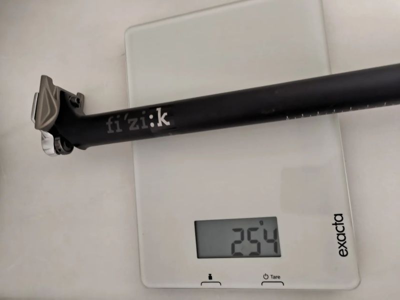 Prodám sedlovku Fizik Cyrano R3 27,2 mm x 400 mm