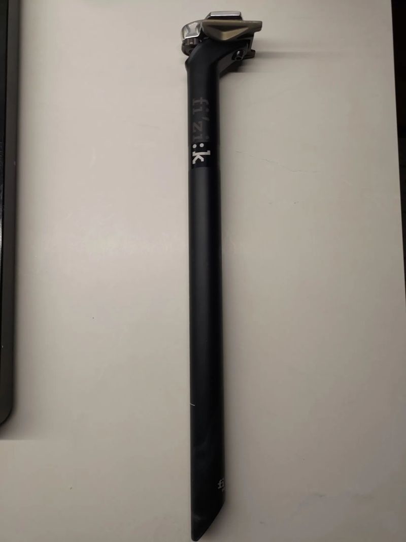 Prodám sedlovku Fizik Cyrano R3 27,2 mm x 400 mm