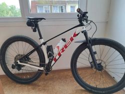 Trek PROCALIBER 9.8 karbonové kolo