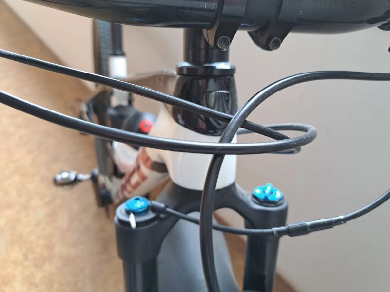 Trek PROCALIBER 9.8 karbonové kolo