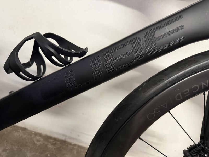 Silnicni karbonove horske kolo model 2026 velikost 58