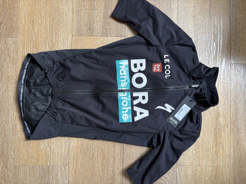 Pro Tour oblečený a doplňky 