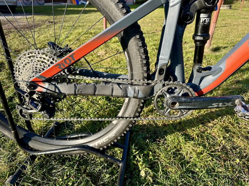 Ghost Riot Essential 2022 Velikost L záruka 15.7.2026