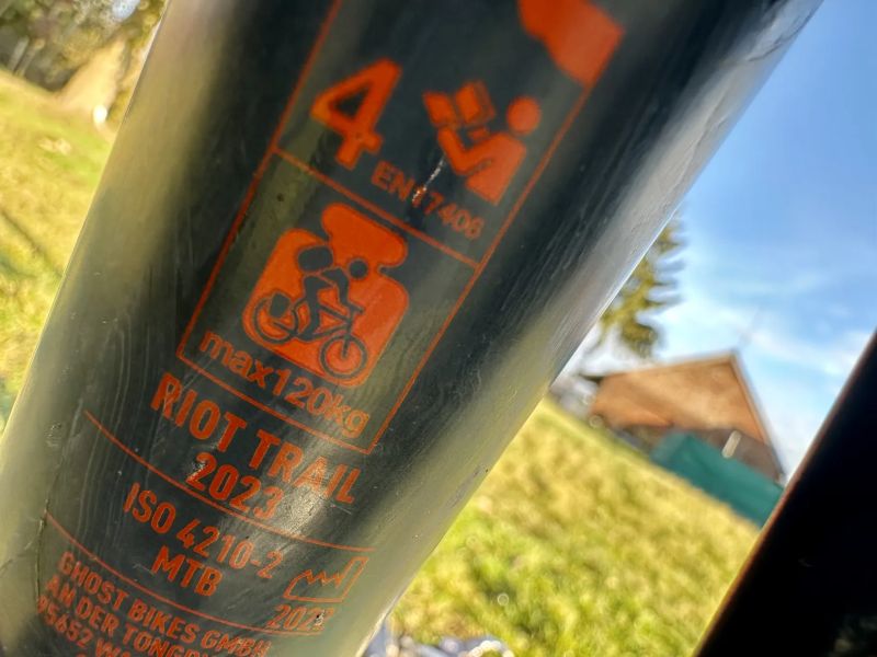 Ghost Riot Essential 2022 Velikost L záruka 15.7.2026