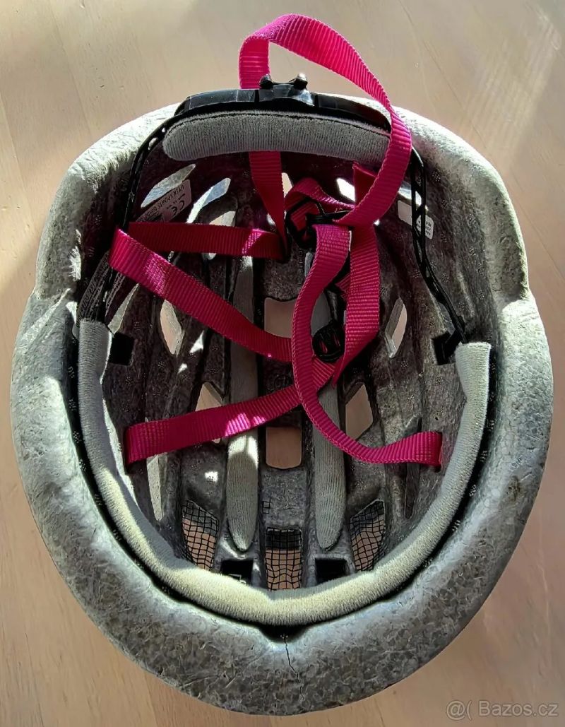 Prodám cyklistickou dětskou helmu Uvex, vel. 52-57cm