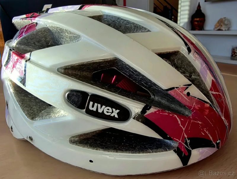 Prodám cyklistickou dětskou helmu Uvex, vel. 52-57cm