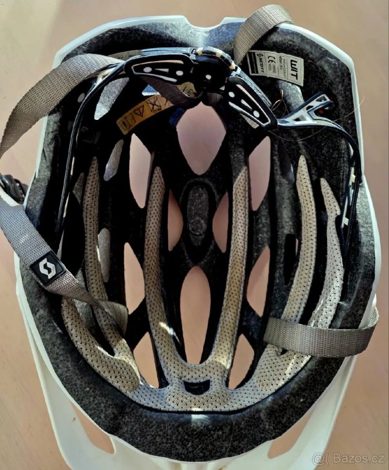 Prodám cyklistickou helmu Scott, vel. 59-61 cm.