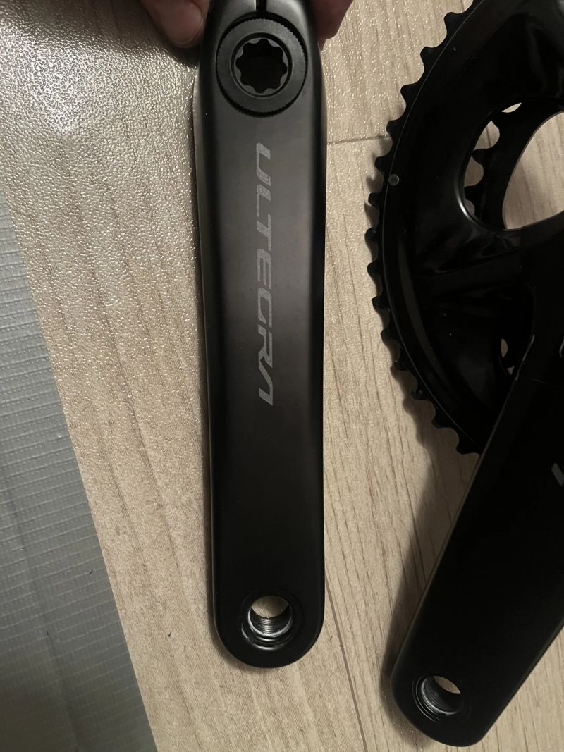 Kliky Shimano Ultegra FC-R8100, sundané z noveho kola kvůli poškrábání 