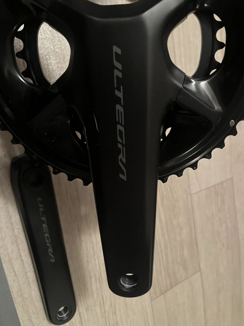 Kliky Shimano Ultegra FC-R8100, sundané z noveho kola kvůli poškrábání 