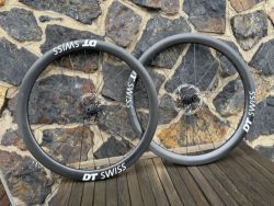 DT Swiss 180 Ceramic, ráfky EIE Carbon, dráty Sapim CX