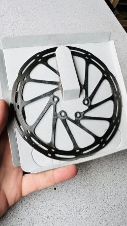 Brzdové kotouče Sram a Giant, 160mm