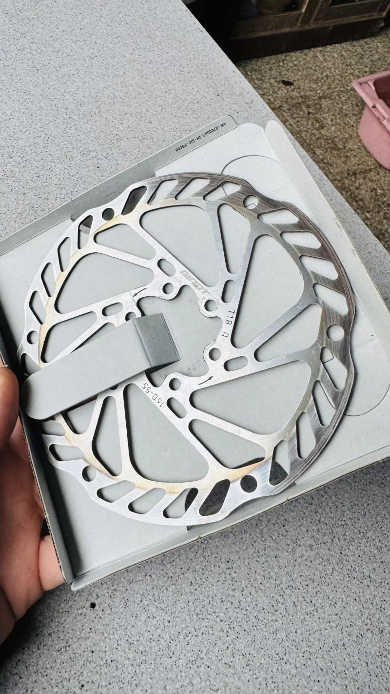 Brzdové kotouče Sram a Giant, 160mm