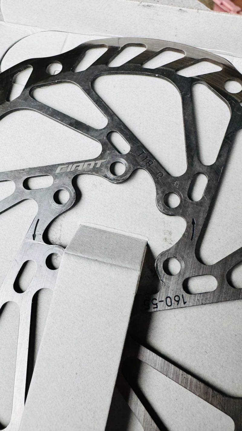 Brzdové kotouče Sram a Giant, 160mm