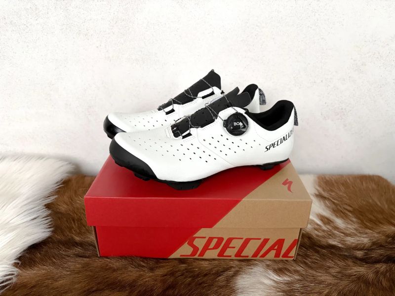 Tretry Specialized Recon Dune White vel.38