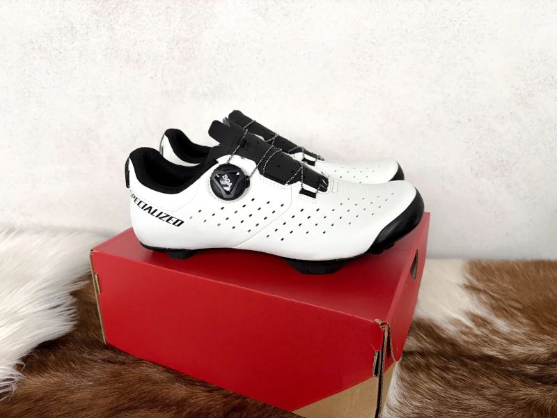 Tretry Specialized Recon Dune White vel.38