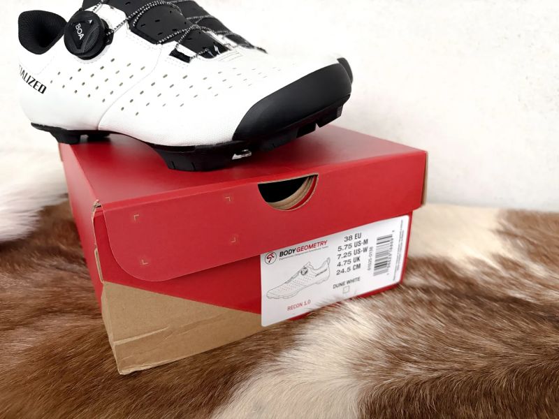 Tretry Specialized Recon Dune White vel.38