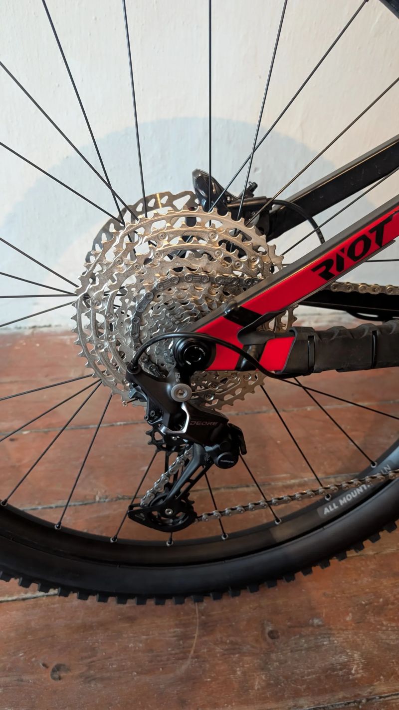 Ghost Riot EN Universal