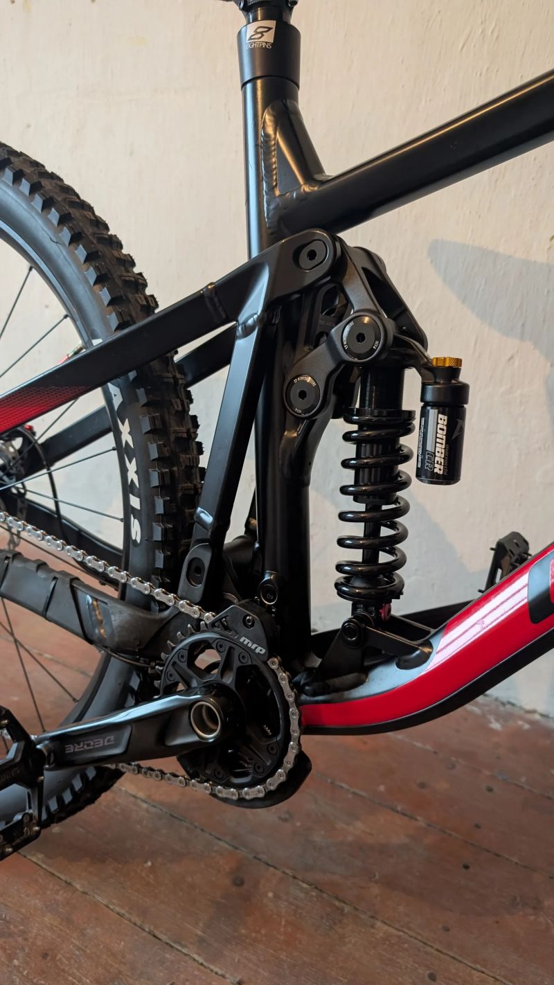 Ghost Riot EN Universal