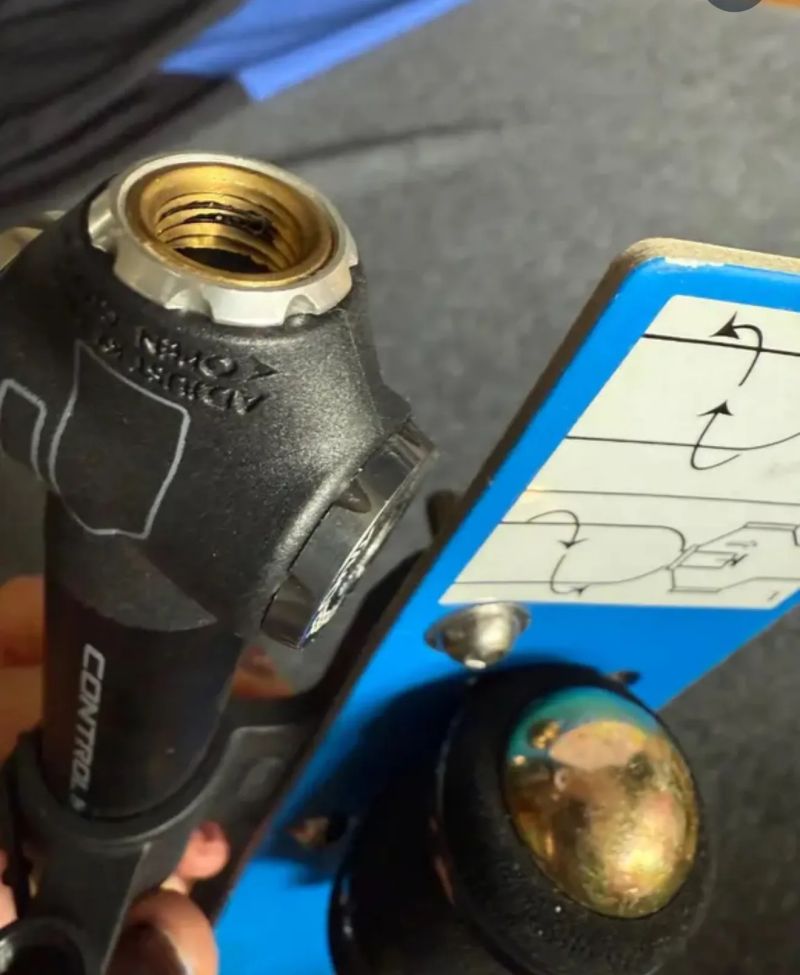 Pumpička mini s CO2 a s držákem 