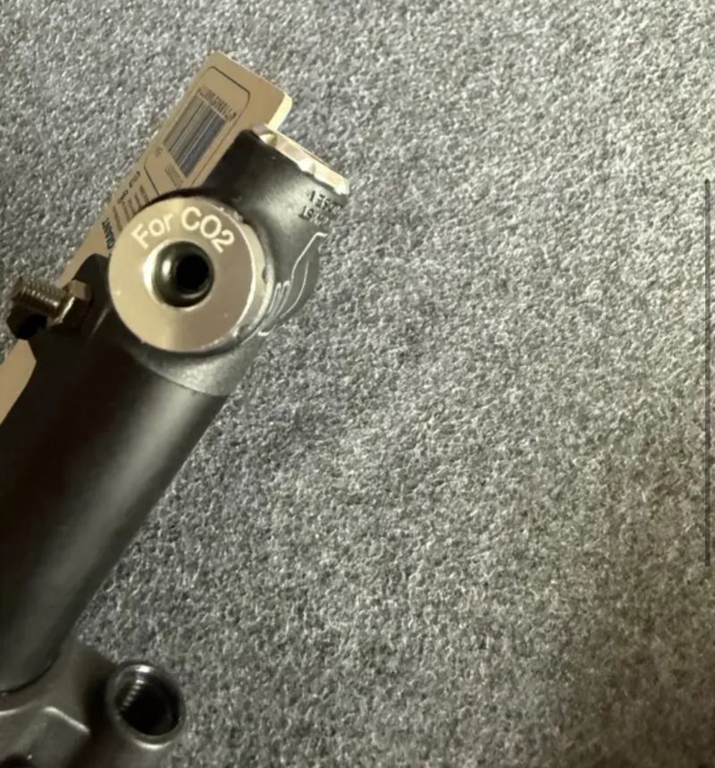 Pumpička mini s CO2 a s držákem 