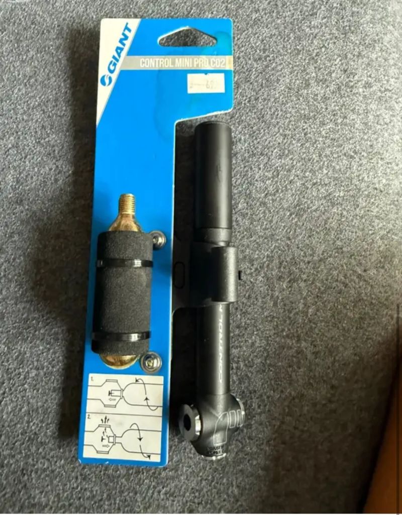 Pumpička mini s CO2 a s držákem 