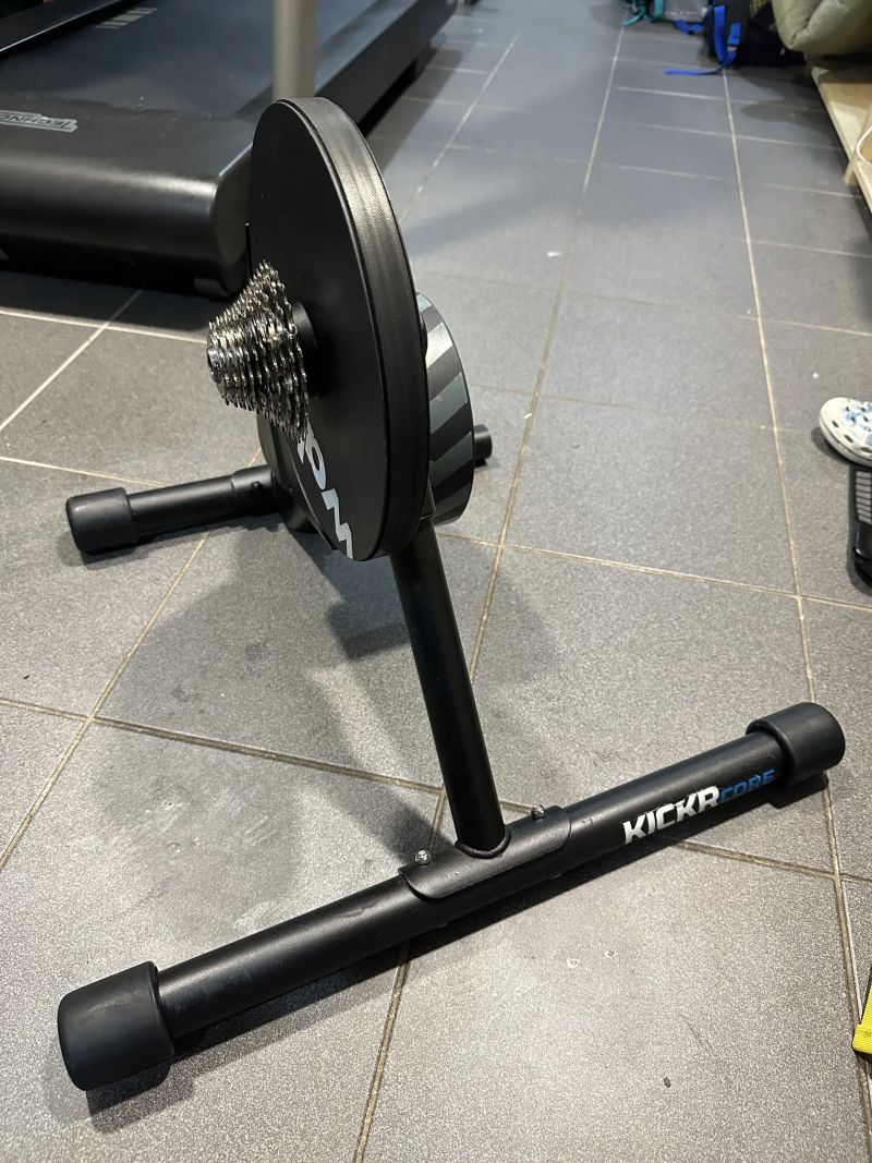 Wahoo Kickr Core v1 – použitý trenažér, funguje bez problému