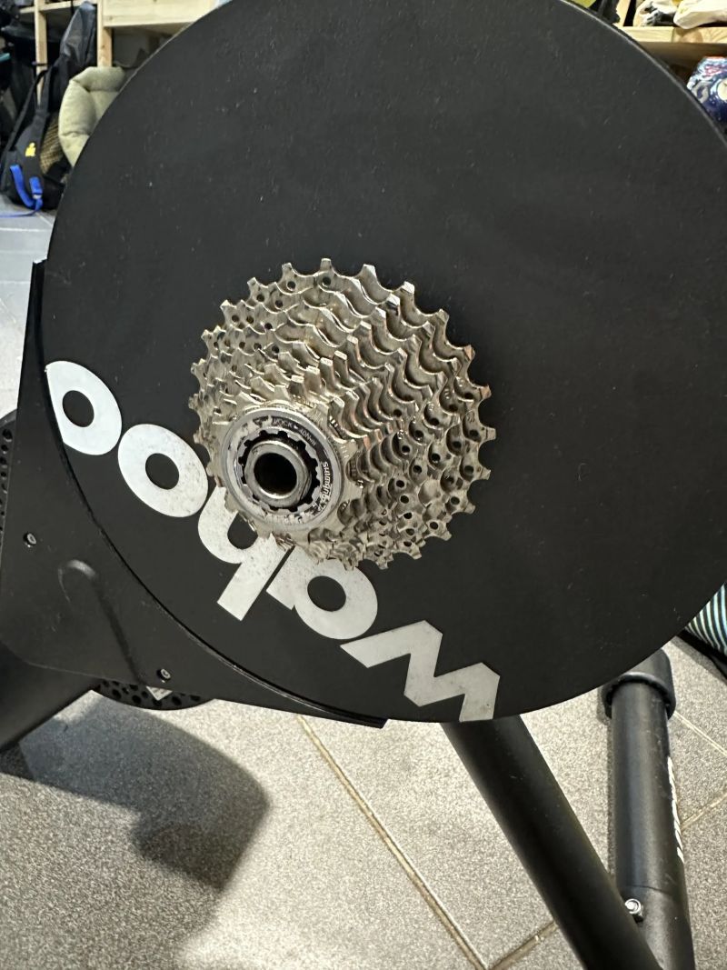 Wahoo Kickr Core v1 – použitý trenažér, funguje bez problému