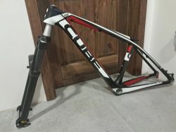 Cube karbon XS/27,5 + vzduch.vidlice Suntour Raidon 