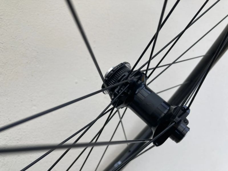 Zapletený set Fulcrum Wind 42 DB CenterLock Carbon