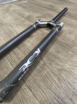 Pevná karbonová vidlice Pace RC31