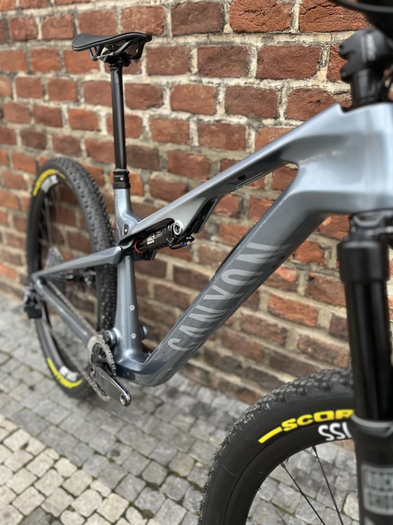 Canyon Lux Trail vel. M karbonový rám,dt swiss xrc1200 karbon výplety, rockshox sid/sidluxe 11,6kg!
