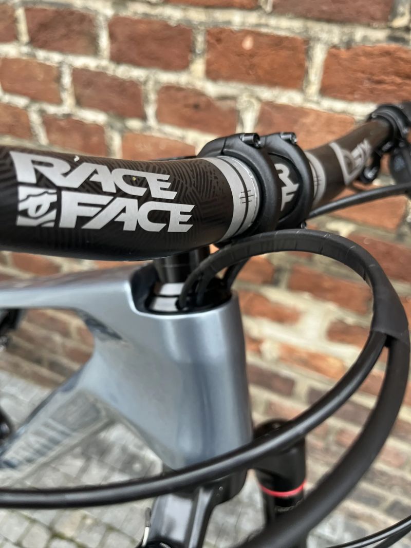 Canyon Lux Trail vel. M karbonový rám,dt swiss xrc1200 karbon výplety, rockshox sid/sidluxe 11,6kg!