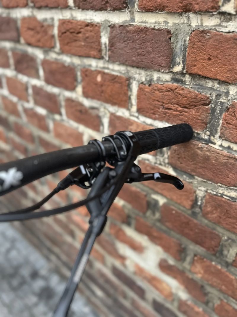 Canyon Lux Trail vel. M karbonový rám,dt swiss xrc1200 karbon výplety, rockshox sid/sidluxe 11,6kg!