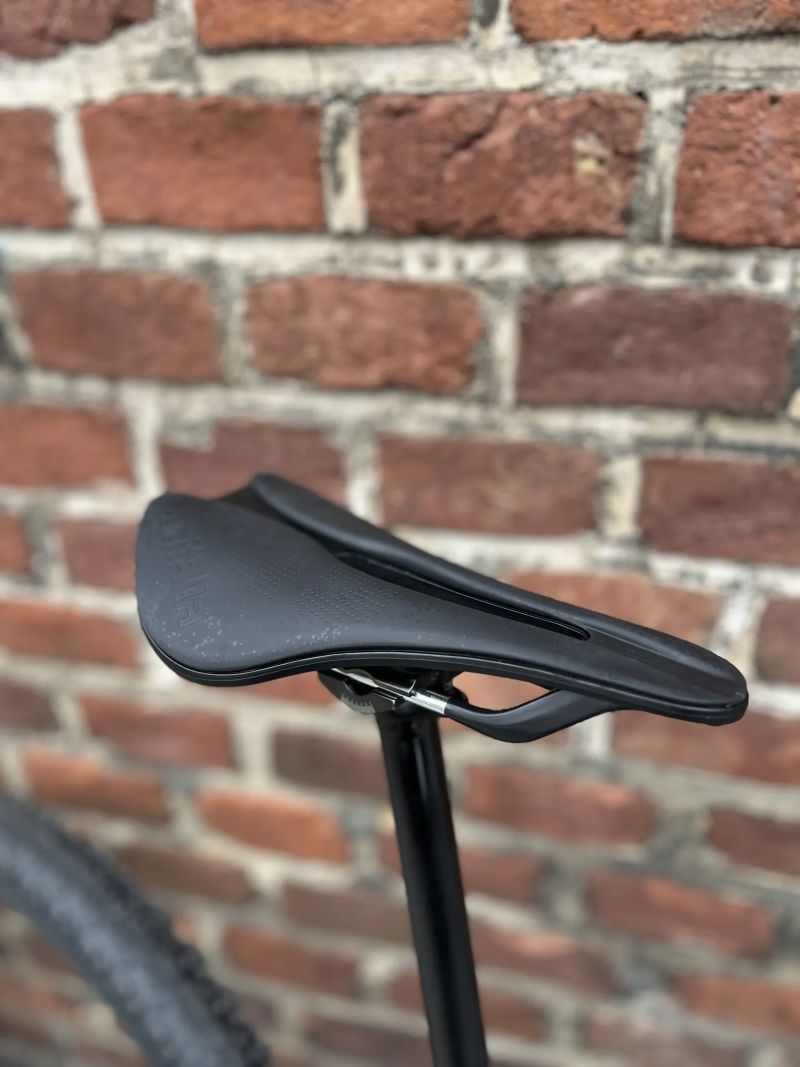 Canyon Lux Trail vel. M karbonový rám,dt swiss xrc1200 karbon výplety, rockshox sid/sidluxe 11,6kg!