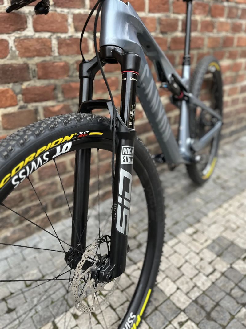 Canyon Lux Trail vel. M karbonový rám,dt swiss xrc1200 karbon výplety, rockshox sid/sidluxe 11,6kg!