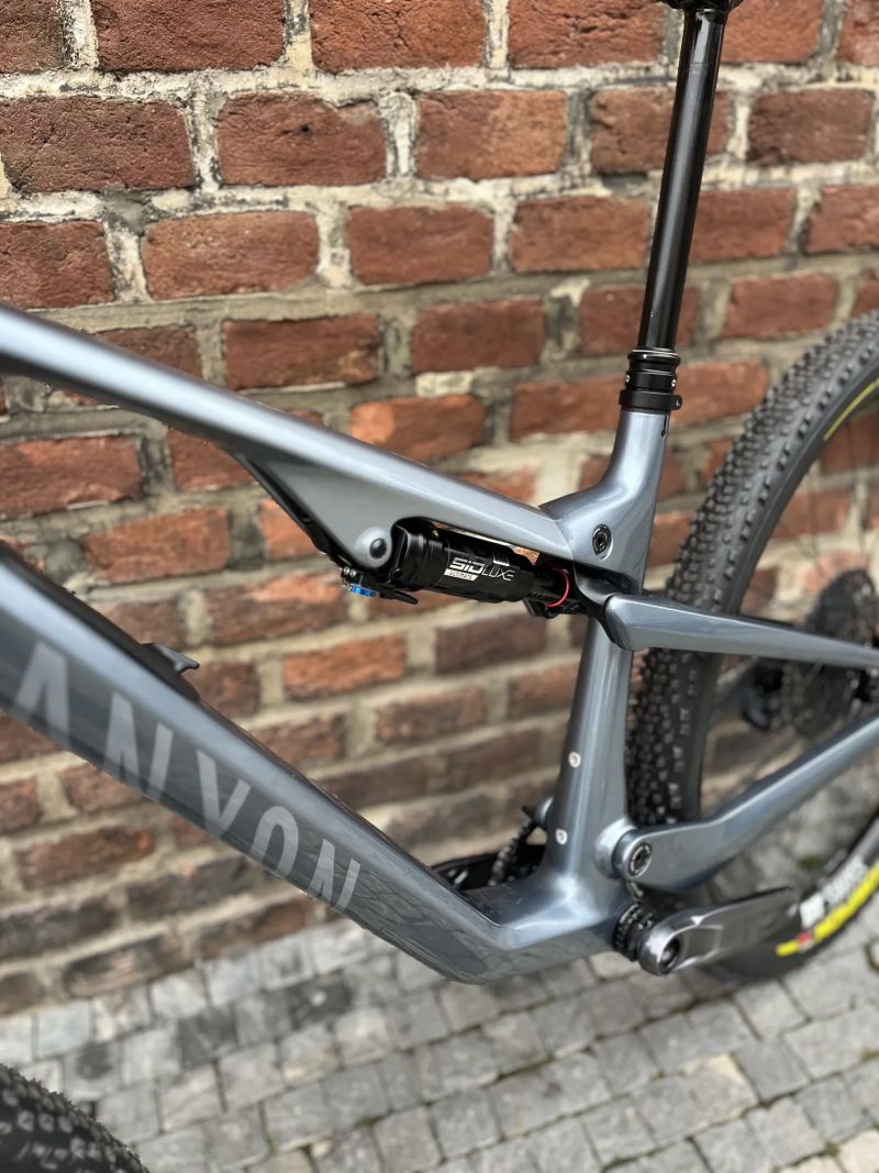 Canyon Lux Trail vel. M karbonový rám,dt swiss xrc1200 karbon výplety, rockshox sid/sidluxe 11,6kg!