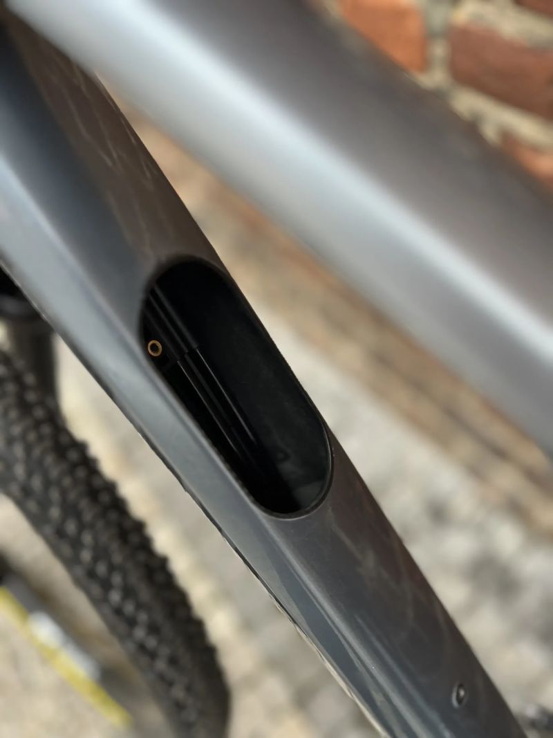 Canyon Lux Trail vel. M karbonový rám,dt swiss xrc1200 karbon výplety, rockshox sid/sidluxe 11,6kg!