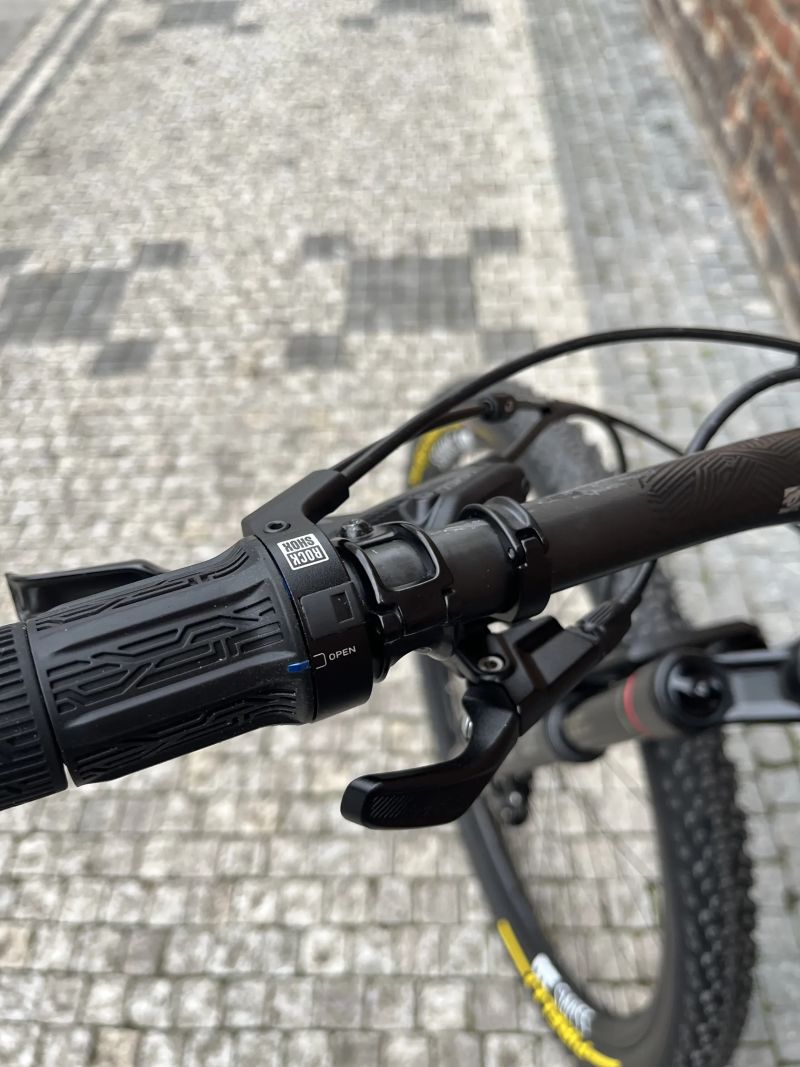 Canyon Lux Trail vel. M karbonový rám,dt swiss xrc1200 karbon výplety, rockshox sid/sidluxe 11,6kg!