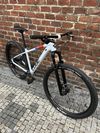 Cube AIM SLX 12,6kg!, vidlice Reba, řazení Shimano SLX/XT 12rychlostí