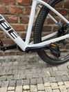 Cube AIM SLX 12,6kg!, vidlice Reba, řazení Shimano SLX/XT 12rychlostí