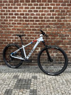 Cube AIM SLX 12,6kg!, vidlice Reba, řazení Shimano SLX/XT 12rychlostí