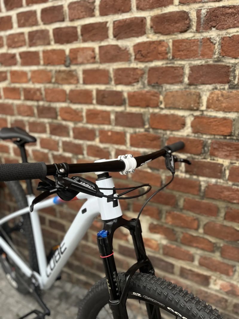 Cube AIM SLX 12,6kg!, vidlice Reba, řazení Shimano SLX/XT 12rychlostí