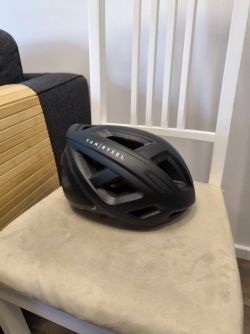 Prodám cyklistickou silniční helmu Van Rysel Roadr 500 MIPS L (59–62 cm)