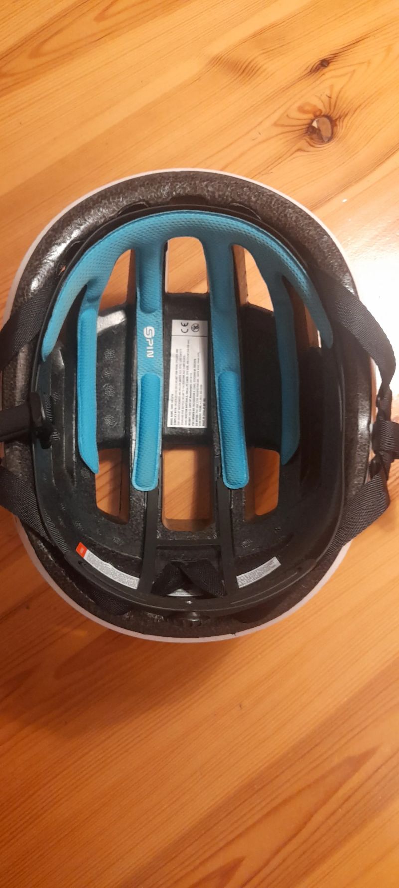 Prodám cyklistickou helmu POC 