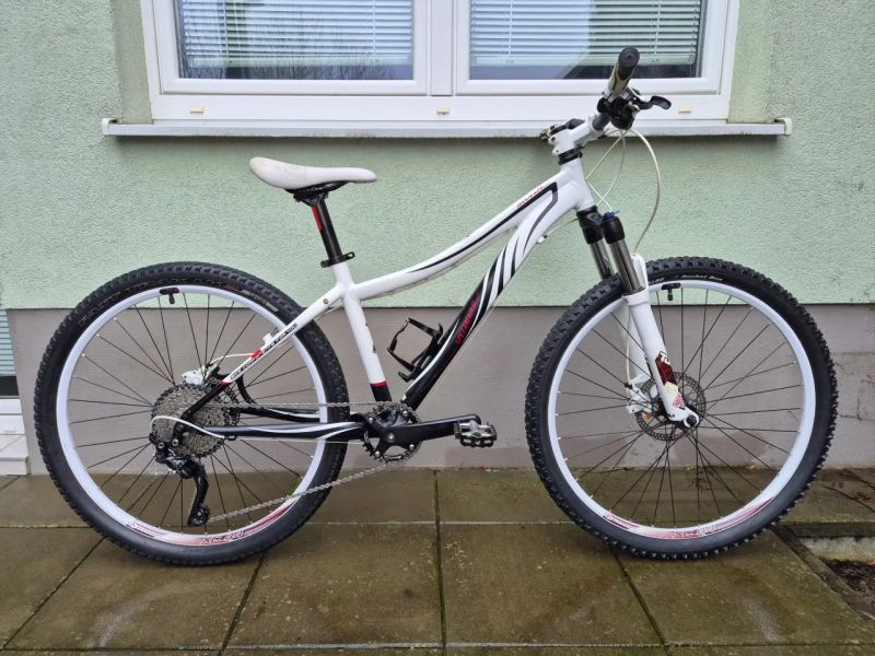 Juniorské kolo Specialized, vel.S, převody 1x10