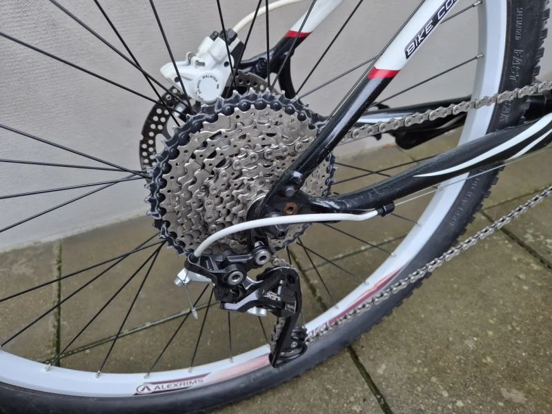 Juniorské kolo Specialized, vel.S, převody 1x10