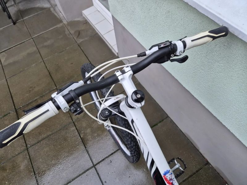 Juniorské kolo Specialized, vel.S, převody 1x10