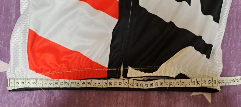 Nový, nepoužitý letní dres na kolo odpovídající velikosti M.