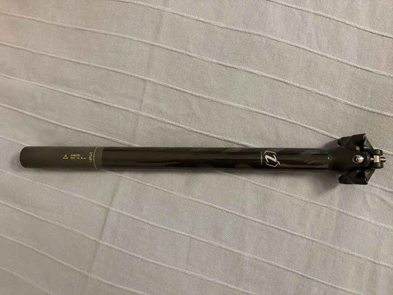 Isaac karbonova sedlovka 27.2mm / 370mm / 0mm offset