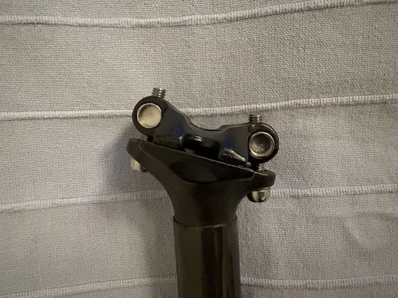 Isaac karbonova sedlovka 27.2mm / 370mm / 0mm offset